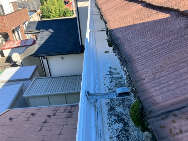 端部が欠けてボロボロ